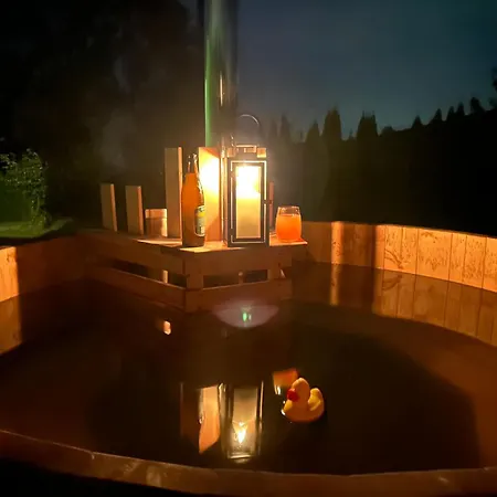 Tiny House Abenteuer Mit Hot Tub Scharten